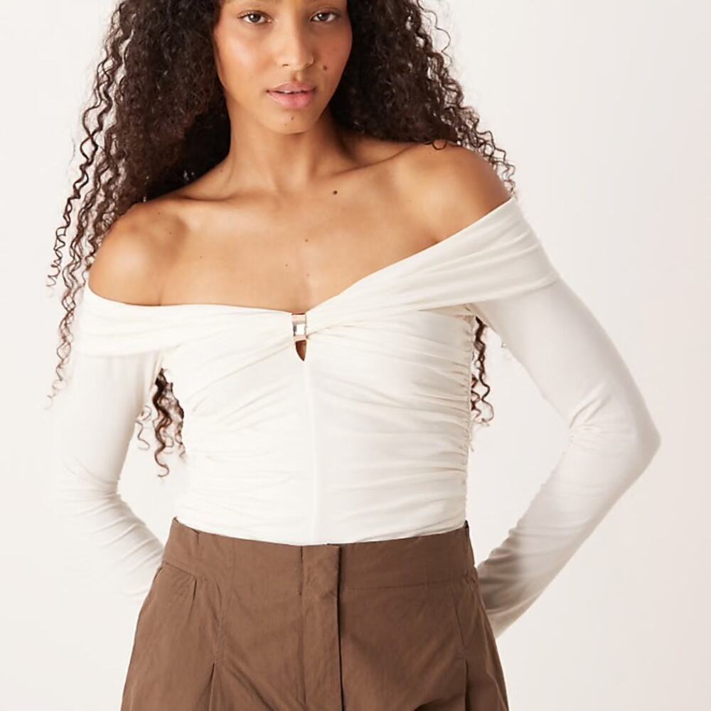 Abercrombie & Fitch off-the-shoulder hardware top women's size large brand new